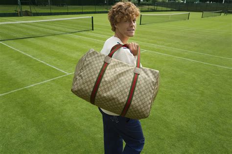 quanto costa la borsa gucci di sinner|Jannik Sinner a Wimbledon: il borsone di lusso con .